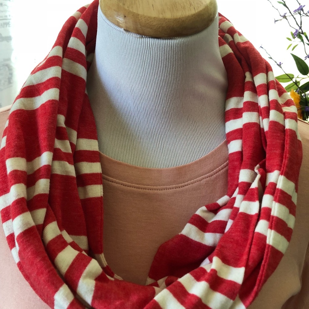 Old Navy t-shirt infinity scarf, red & white
